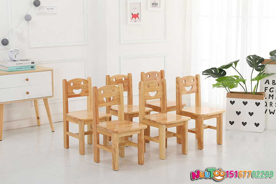 學前班幼兒課桌要求應該是？有很多不同的標準