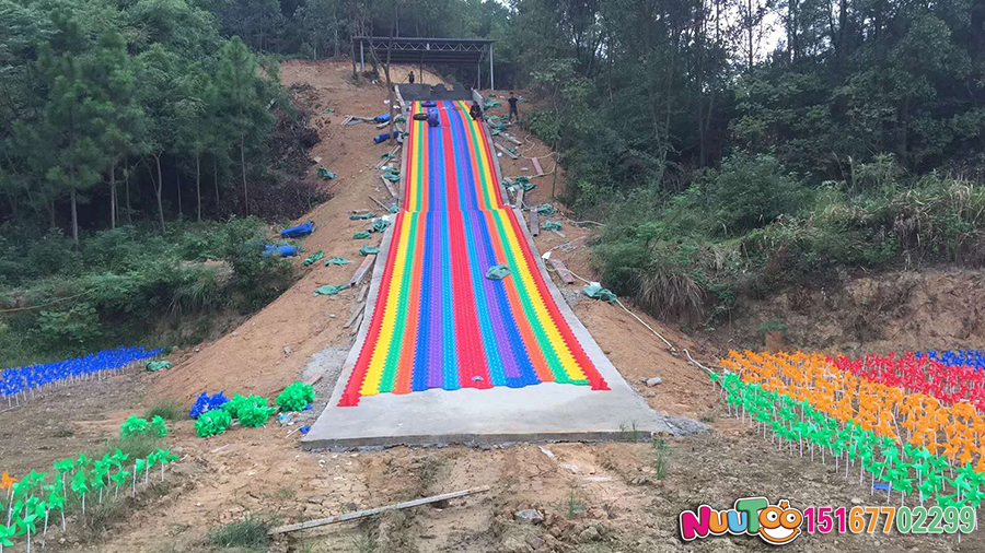 彩虹滑道投資多少錢，根據(jù)規(guī)模和檔次來決定