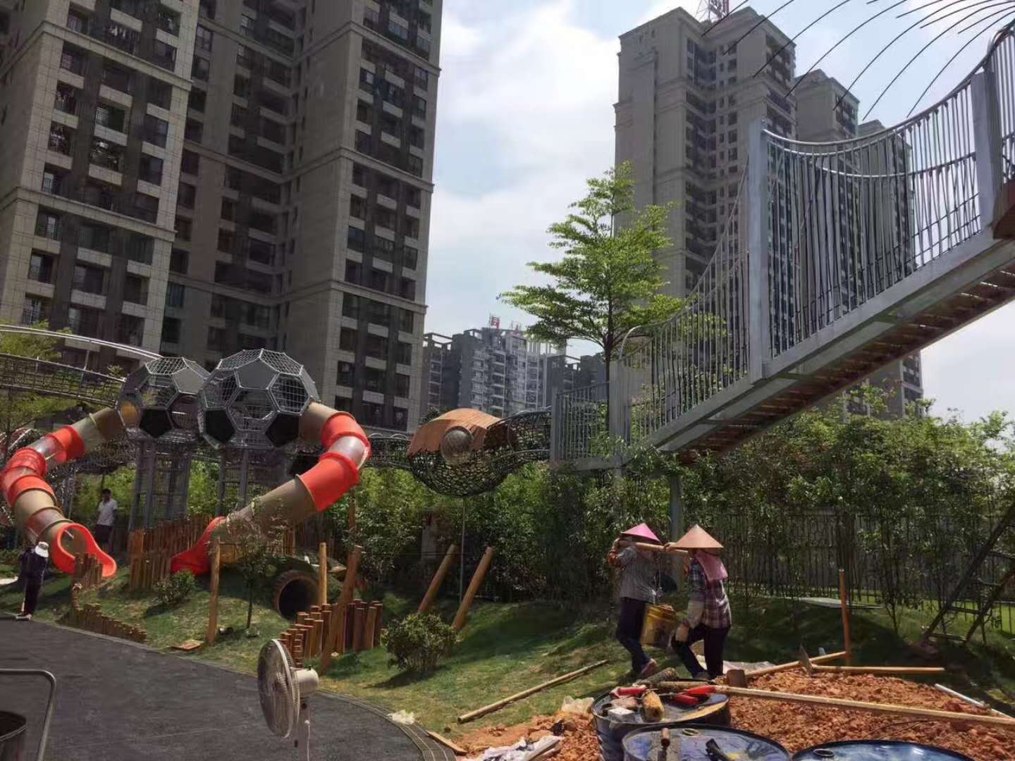 深圳國(guó)際公園組合滑梯戶外游樂(lè)設(shè)備